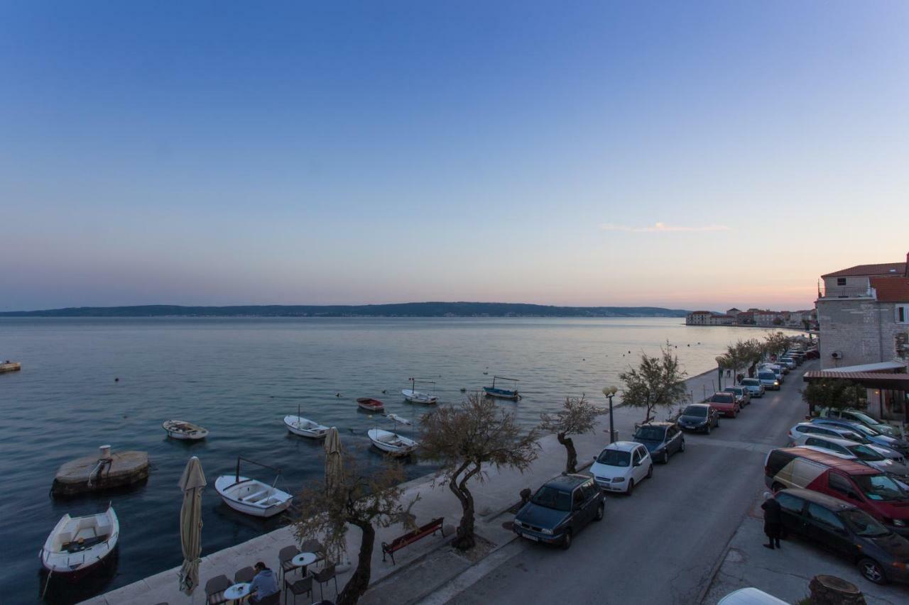 Seafront Apartment In Historical Cippico Castle Kaštela Exteriör bild