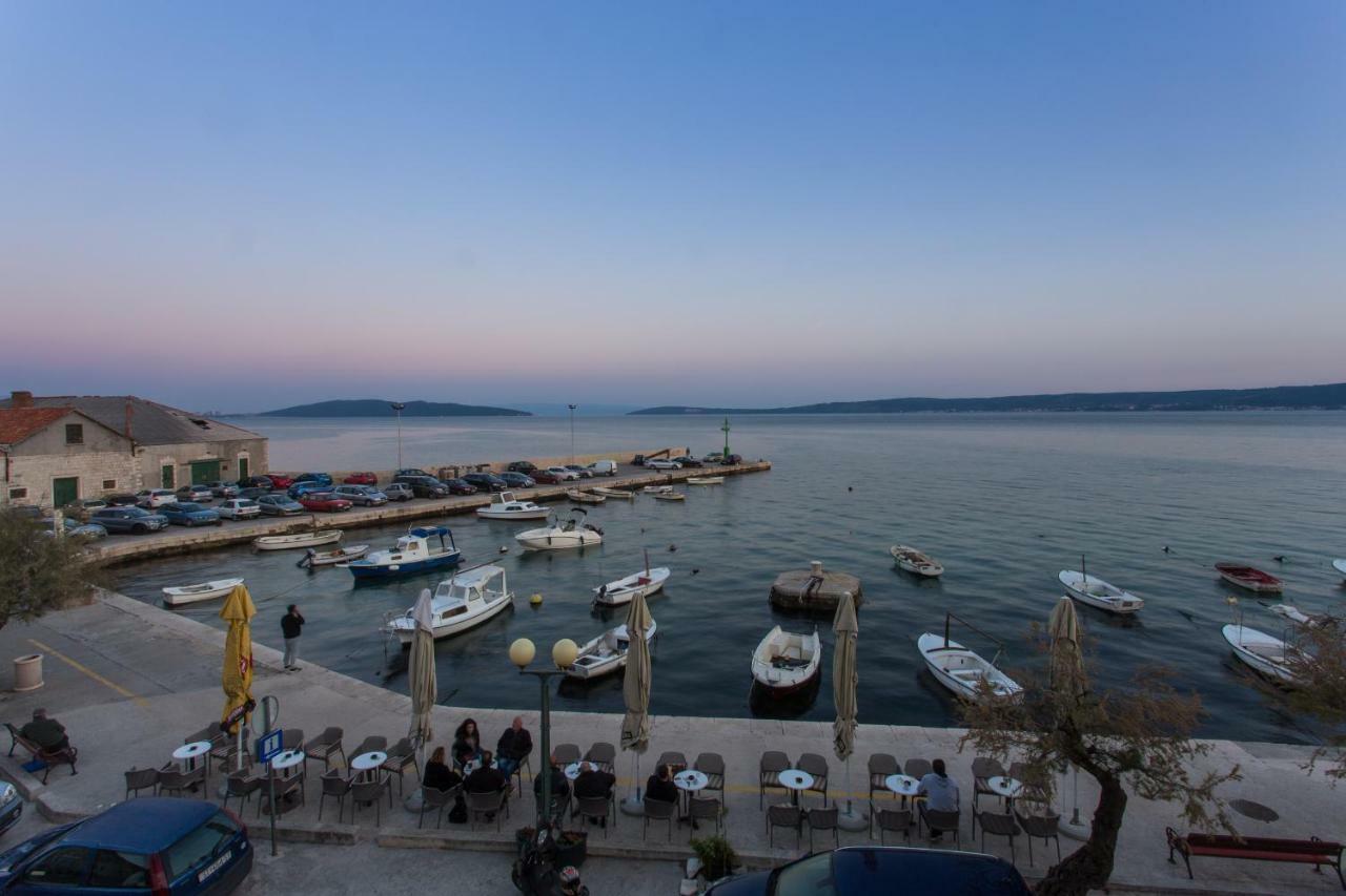 Seafront Apartment In Historical Cippico Castle Kaštela Exteriör bild