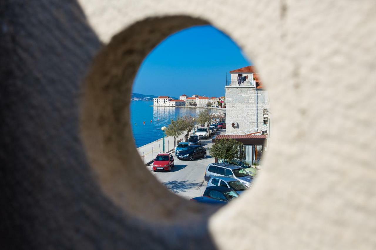 Seafront Apartment In Historical Cippico Castle Kaštela Exteriör bild