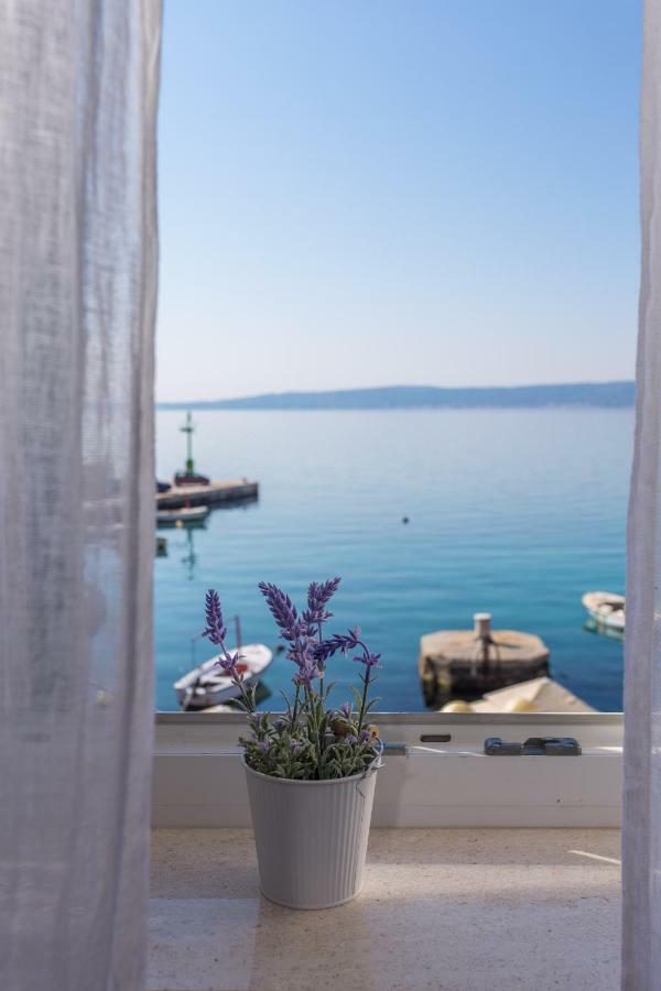 Seafront Apartment In Historical Cippico Castle Kaštela Exteriör bild