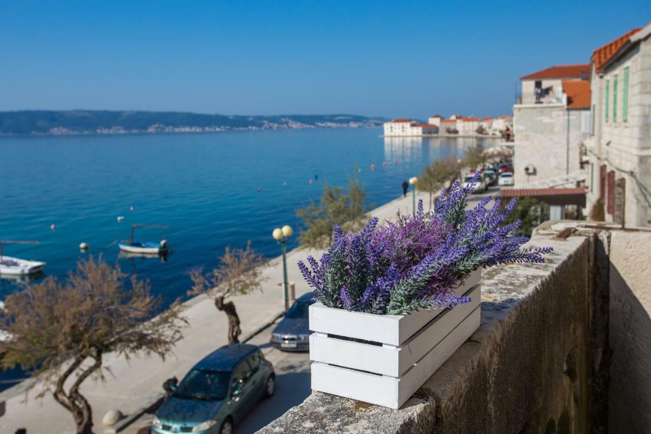 Seafront Apartment In Historical Cippico Castle Kaštela Exteriör bild