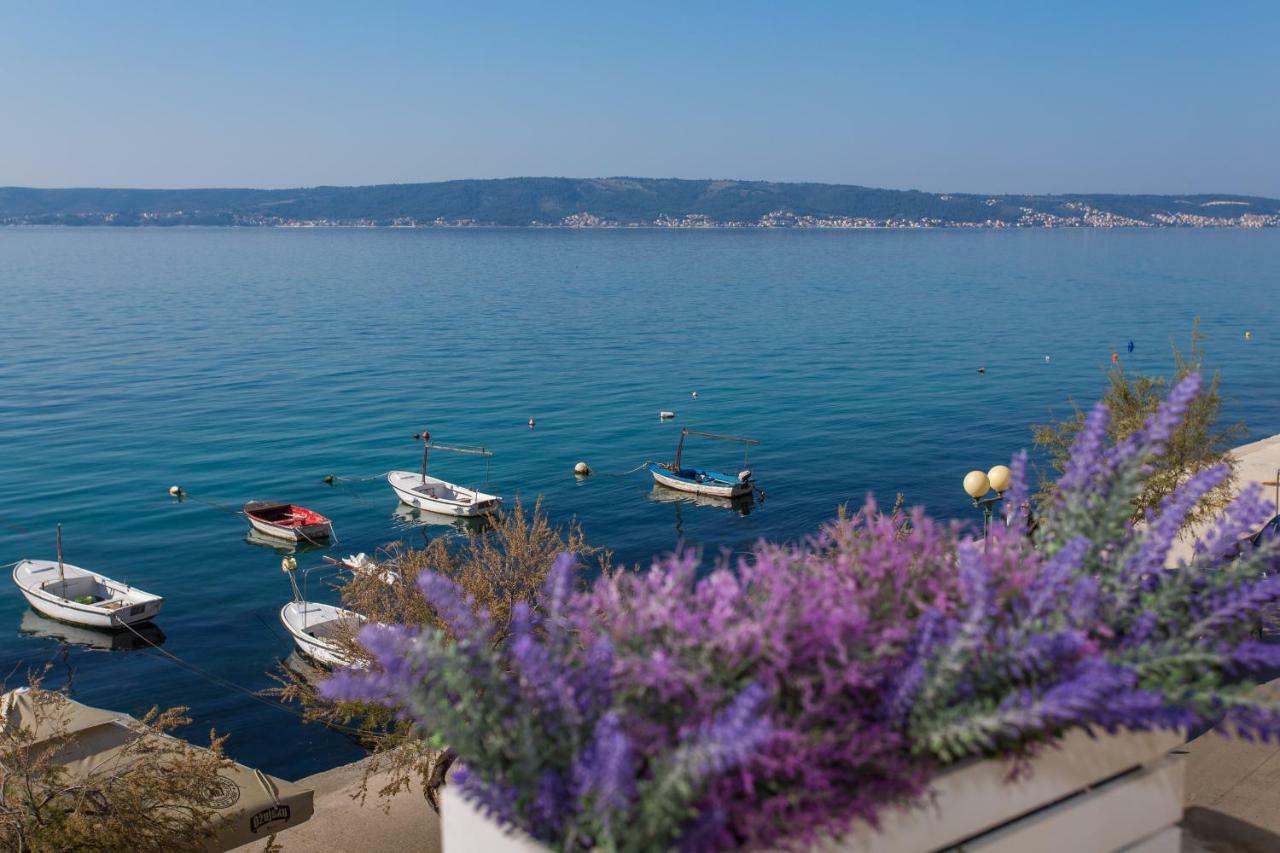 Seafront Apartment In Historical Cippico Castle Kaštela Exteriör bild