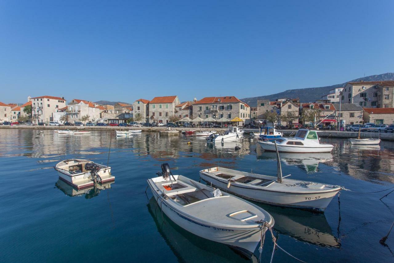 Seafront Apartment In Historical Cippico Castle Kaštela Exteriör bild