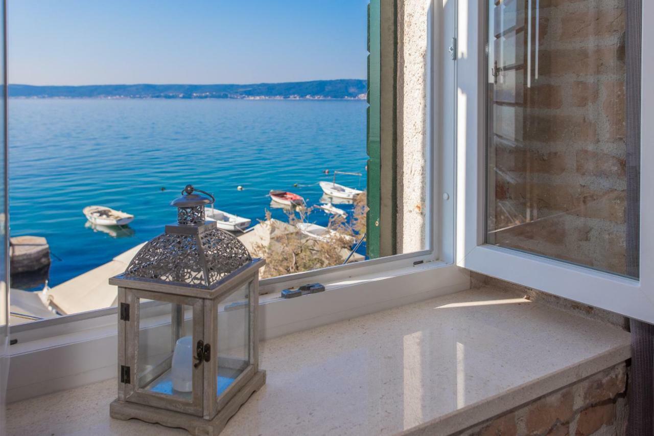 Seafront Apartment In Historical Cippico Castle Kaštela Exteriör bild