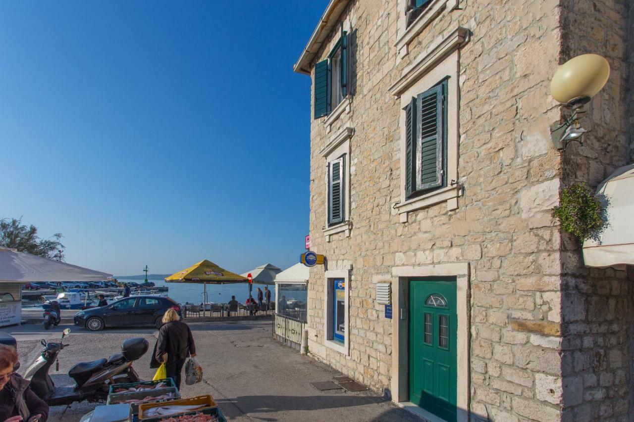 Seafront Apartment In Historical Cippico Castle Kaštela Exteriör bild